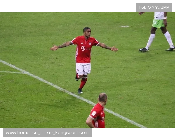 拜仁道格拉斯速度飞奔后劲射撞入近角的瞬间魅力