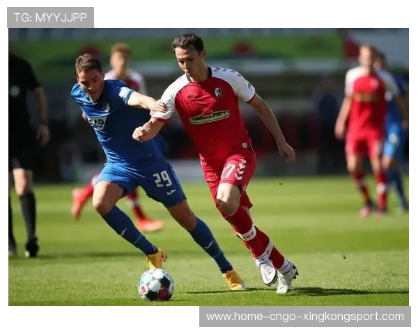 多特蒙德前场推进轻快精准接连形成突破口 多特蒙德前场推进轻快精准接连形成突破口